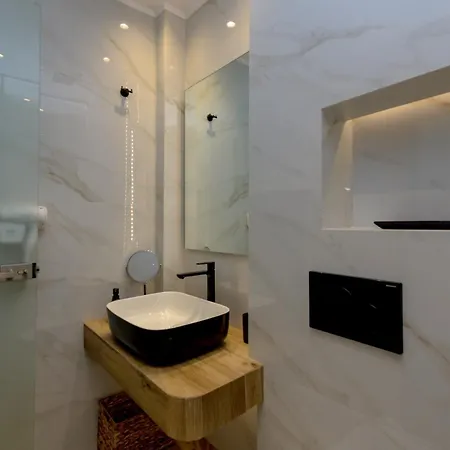 2 Brother's I Town I Sea View I 100m Port *