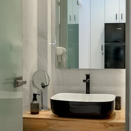 2 Brother's I Town I Sea View I 100m Port