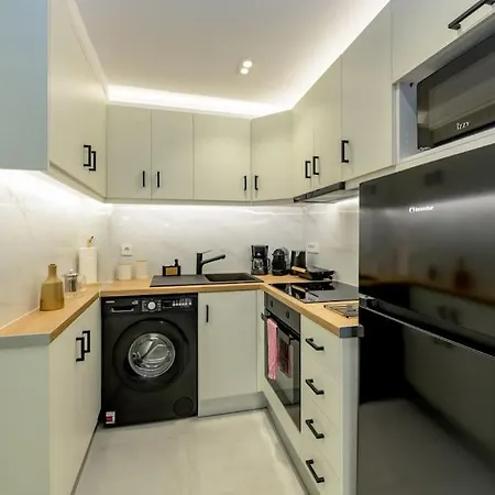 2 Brother's I Town I Sea View I 100m Port