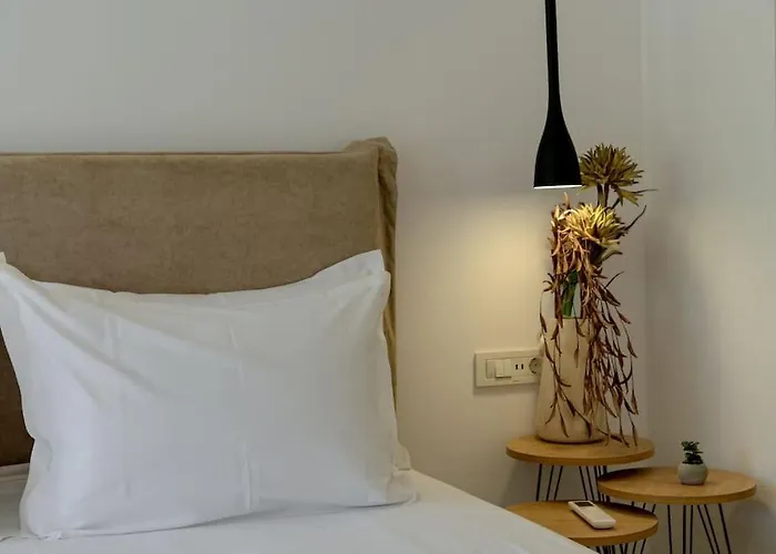 2 Brother's I Town I Sea View I 100m Port Apartment