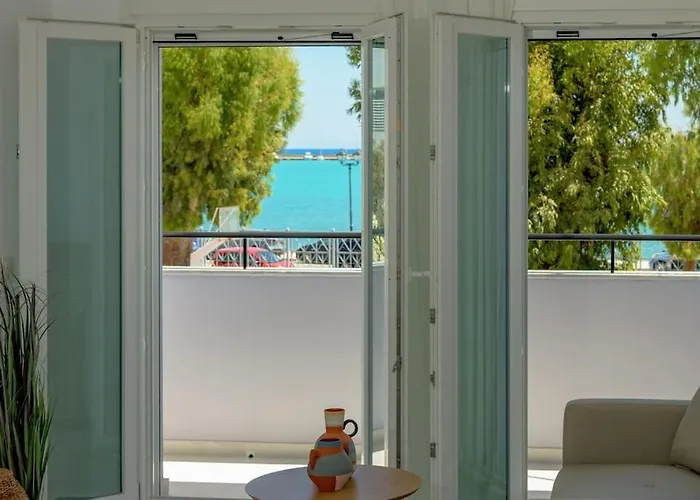 2 Brother's I Town I Sea View I 100m Port Apartment *