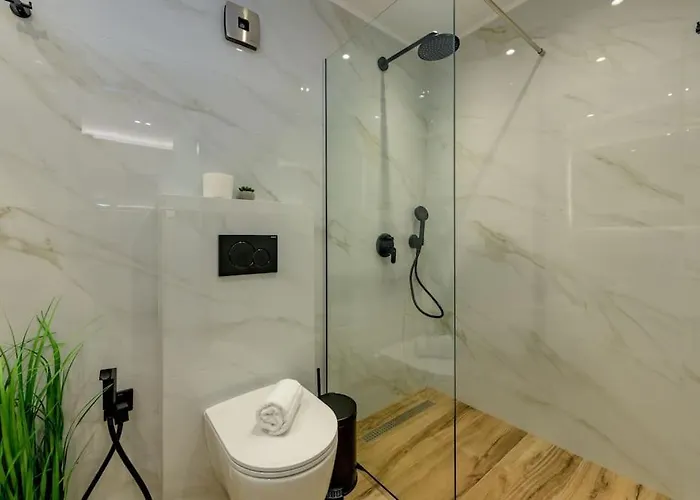 2 Brother's I Town I Sea View I 100m Port Apartment